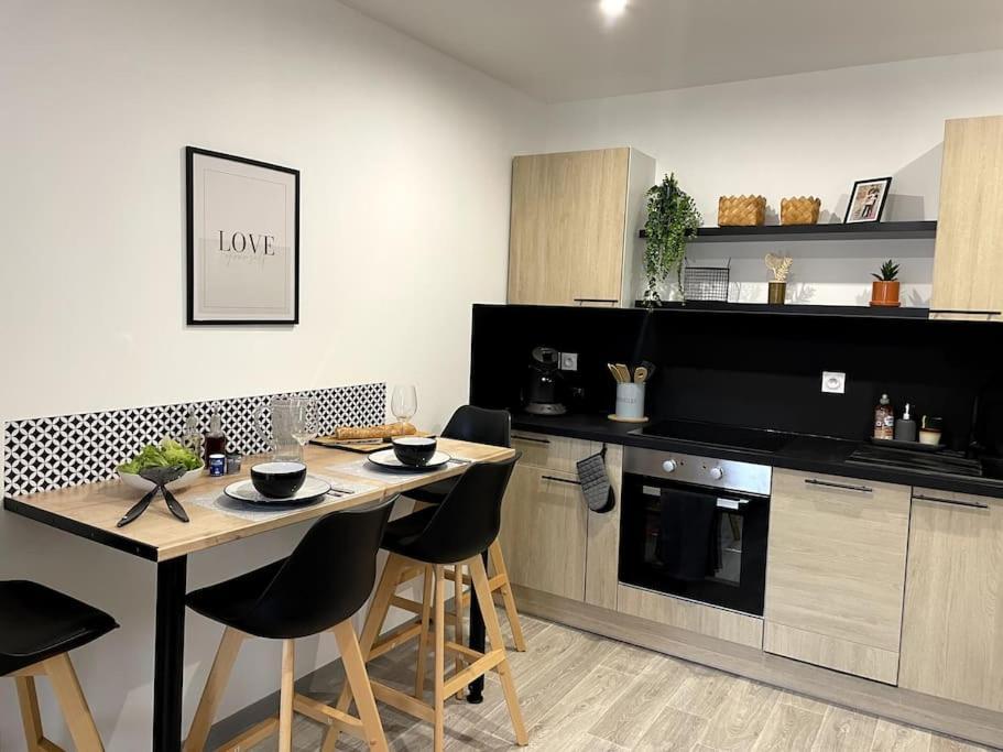 Bel Appartement Sur Cour Plein Centre Ville Et Parking Moulins (Allier) Exterior foto