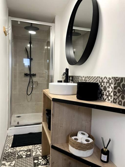 Bel Appartement Sur Cour Plein Centre Ville Et Parking Moulins (Allier) Exterior foto